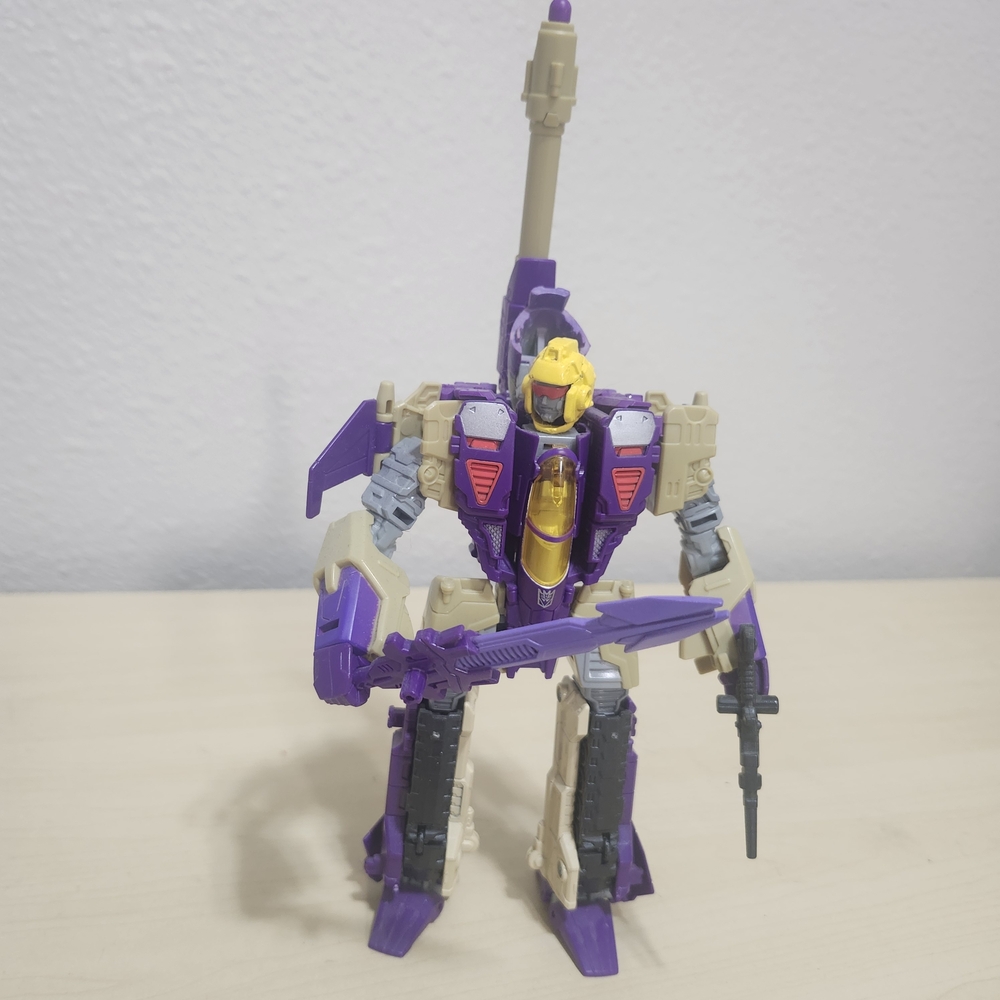 Transformers Generations Thrilling 30 Voyager Class BLITZWING